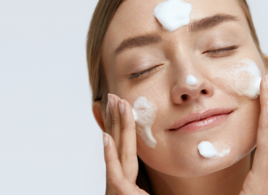 1 000 espèces de bactéries vivent sur votre peau, et c'est une bonne nouvelle !